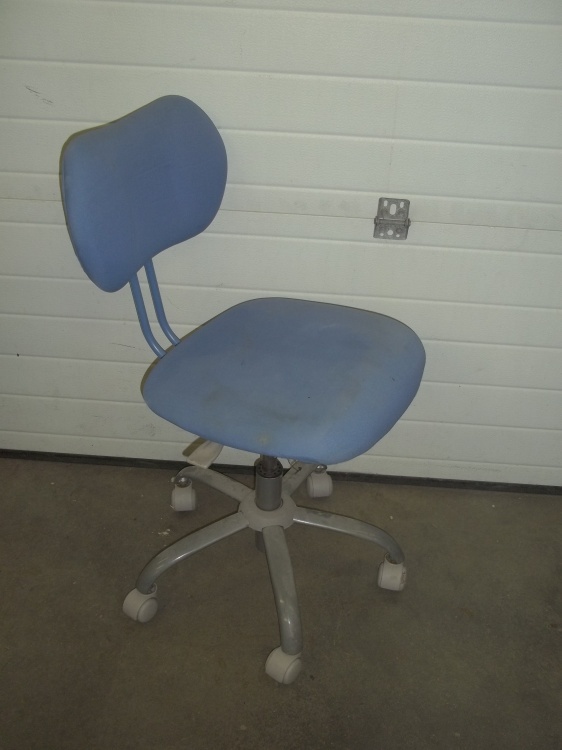 lot 172 image: Blue office chair
