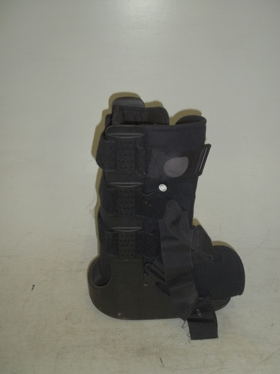 lot 174 image: Walking boot brace