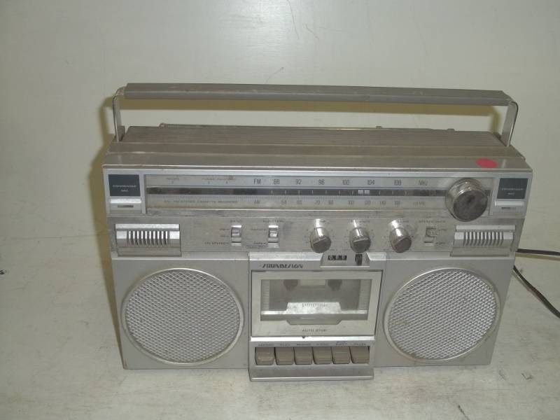 lot 175 image: AMFM cassette player 14 x 8