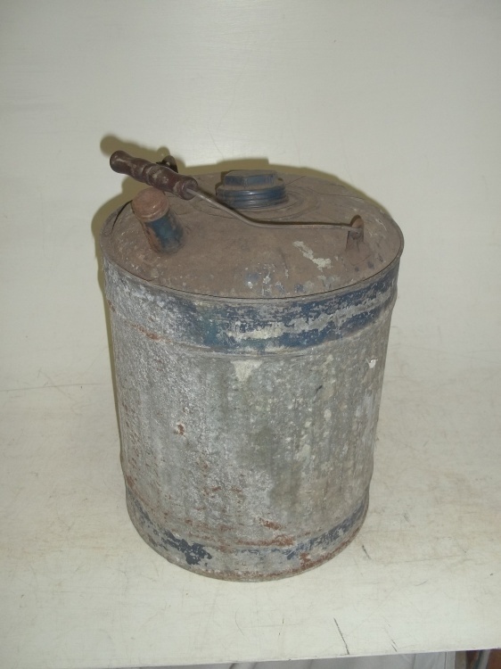 lot 178 image: 3 gallon metal can 13 x 11