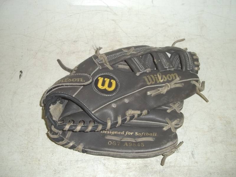 lot 179 image: Baseball glove 12 x 9