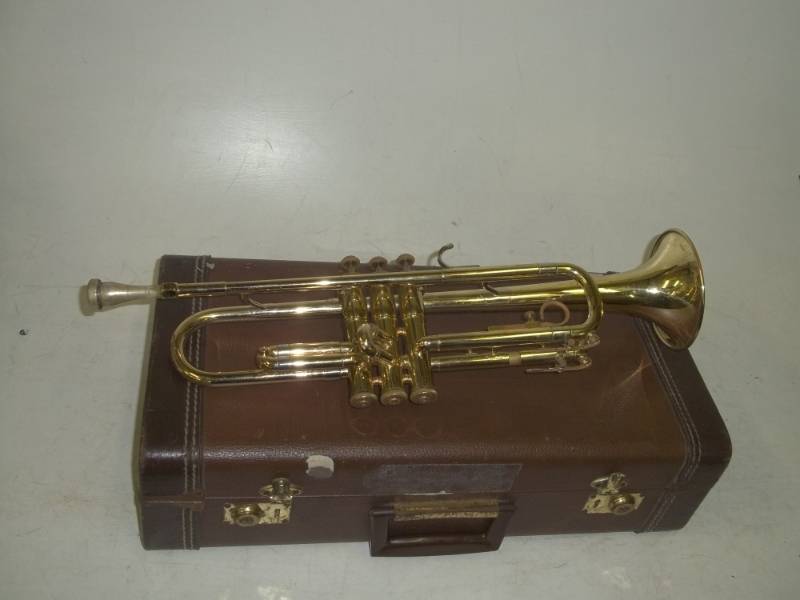 lot 184 image: Trumpet Olds Ambassador 1 valve sticks
