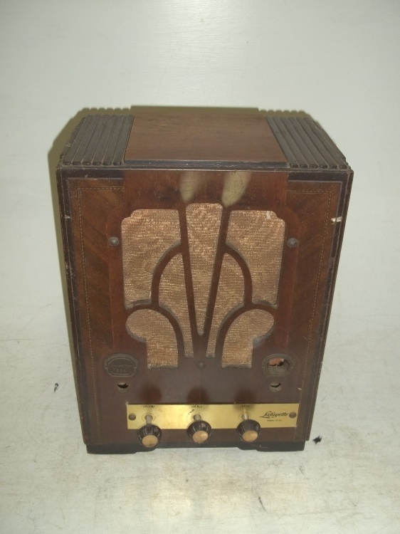 lot 186 image: Atwater kent vintage radio, parts or repair