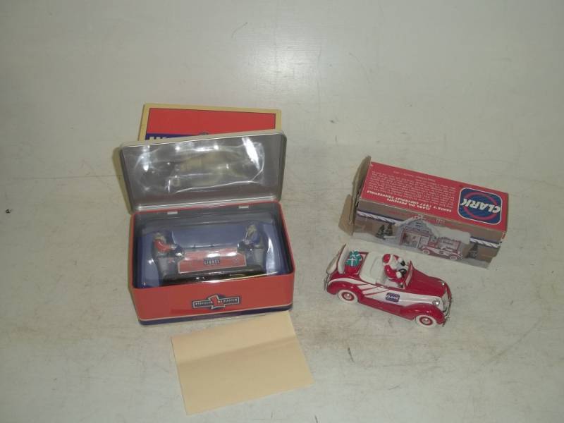 lot 189 image: 2 collectible toys, Lionel trains and Clark gas station car