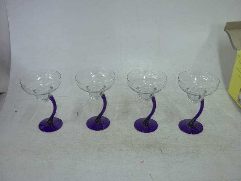 lot 207 image: Art deco margarita glasses set of 4