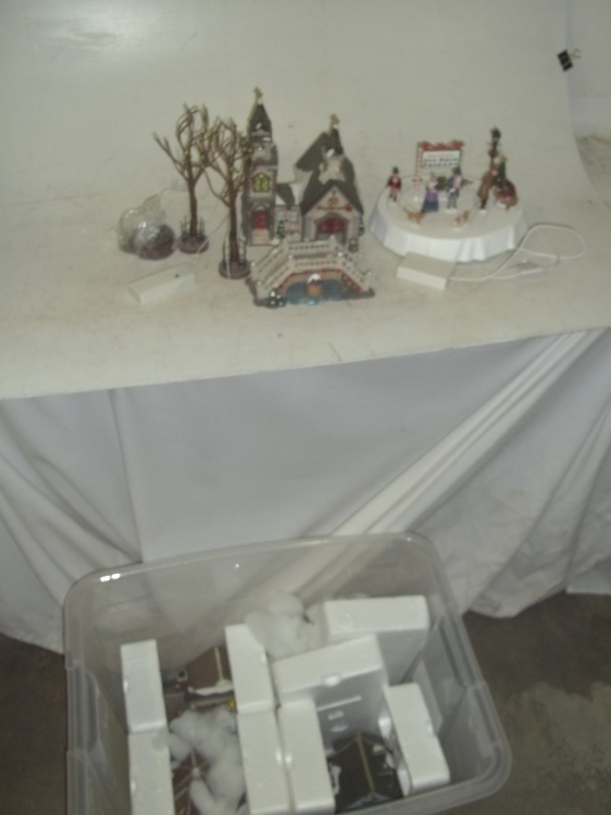 lot 212 image: 6 lighted Christmas displays with tub and lid