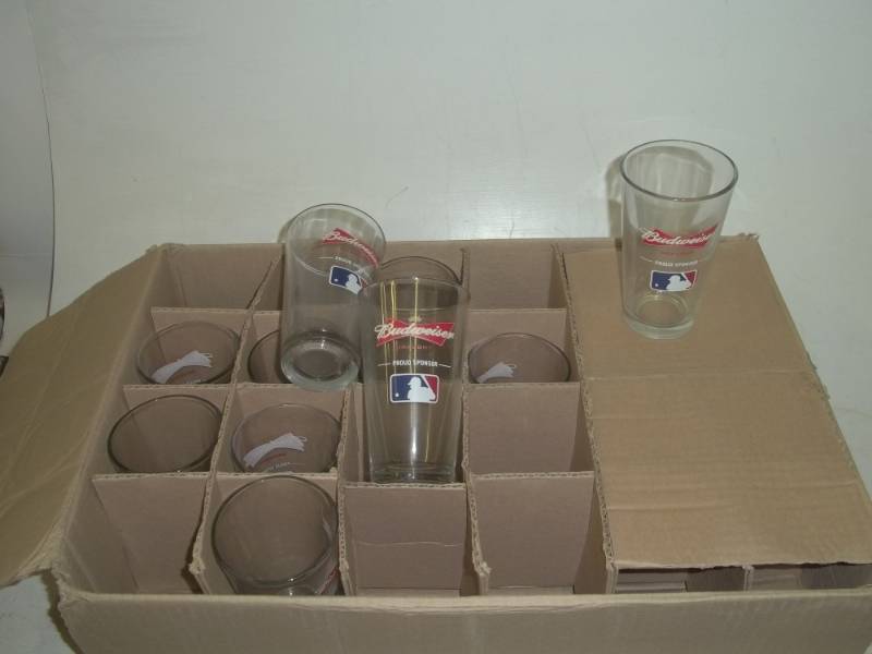 lot 221 image: Budweiser MLB beer glasses 15 total