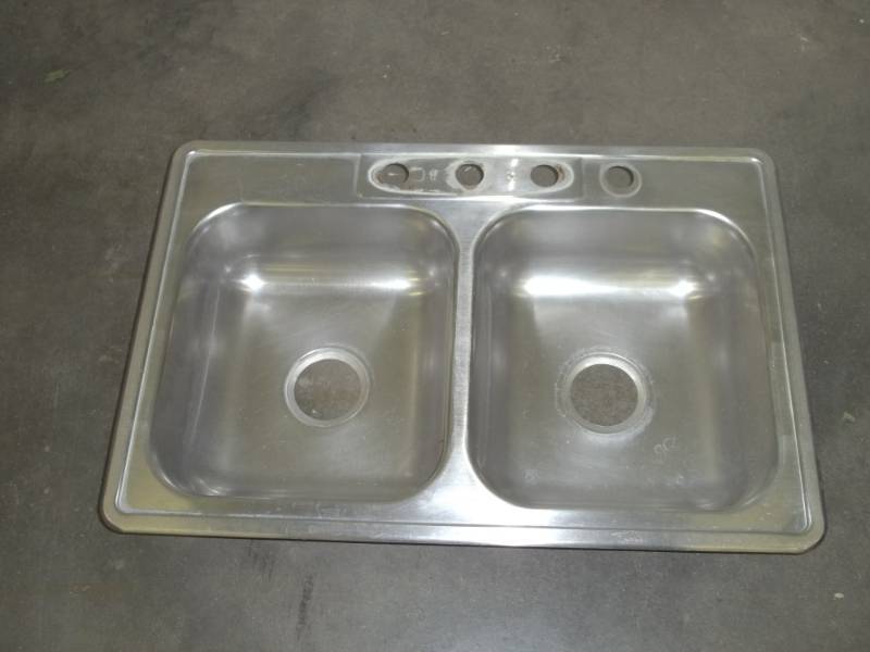 lot 227 image: Kitchen sink