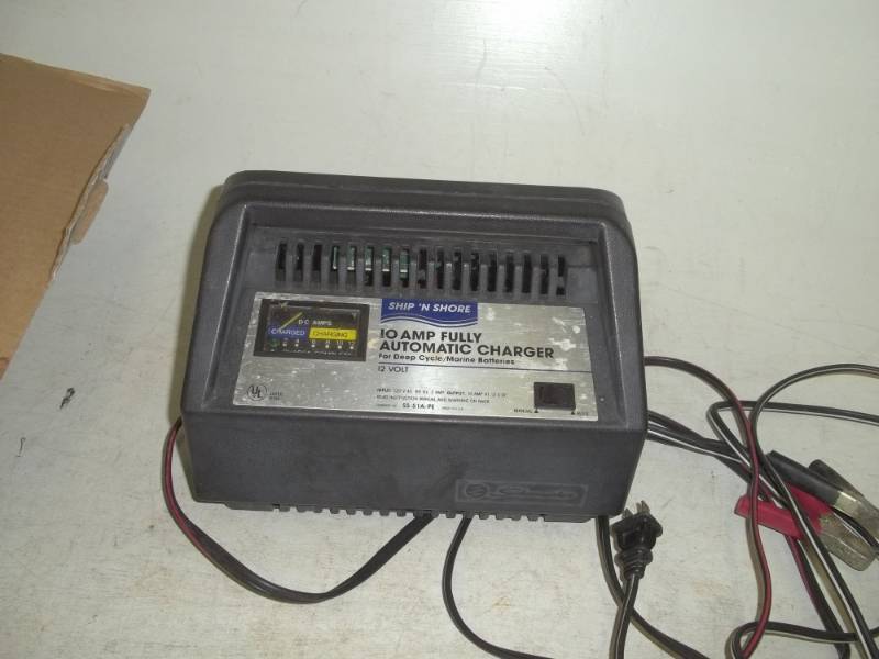 lot 229 image: working 10 amp battery charger