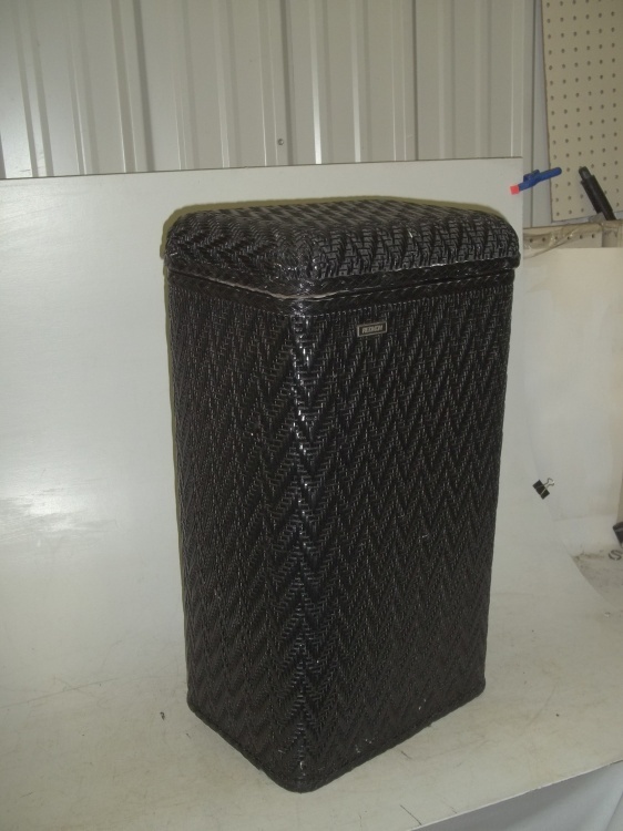 lot 236 image: Wicker clothes hamper