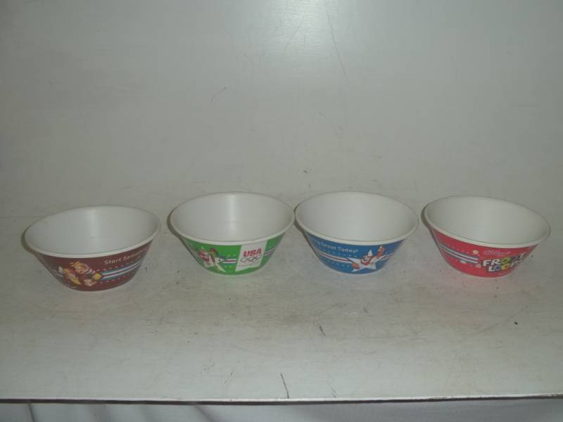 lot 239 image: Collectible Kelloggs cereal bowls frosted flakes, fruit loops etc. 7 diameter