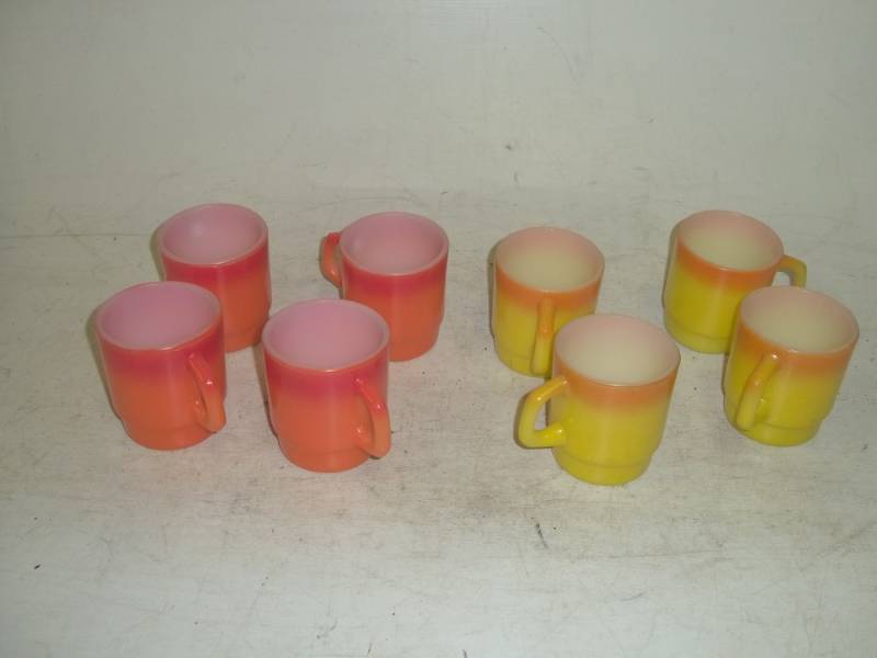 lot 247 image: 8 fireking  sunburst mugs