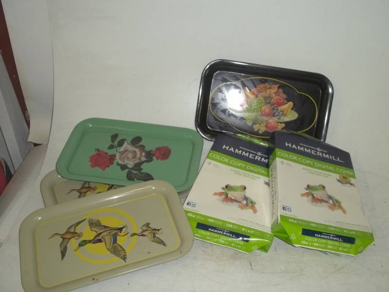 lot 253 image: 500 sheets of printing paper and 3 vintage dinner trays
