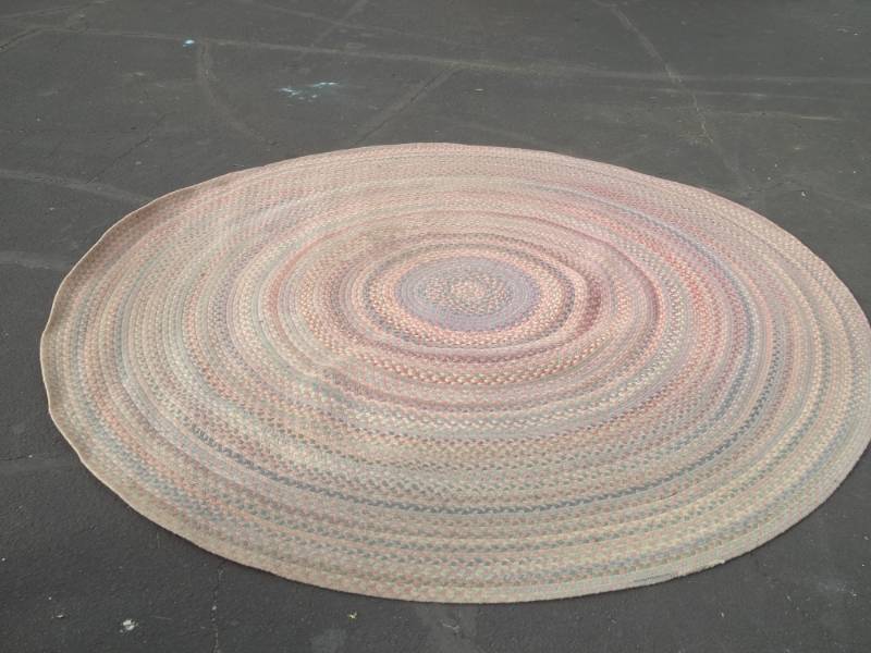 lot 255 image: High End Hand Made Kingston Capel Flat Braid Rug with paperwork  89 Diameter