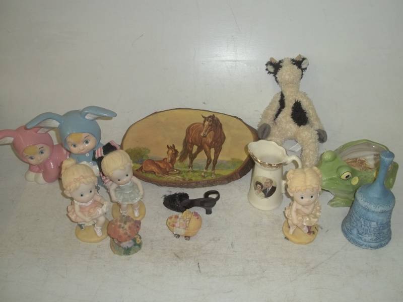 lot 263 image: Assortment of glass ware and display figurines, Dulaney glass bell