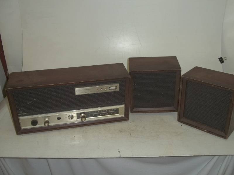 lot 271 image: sears stereophonic radio and speakers missing volume knob