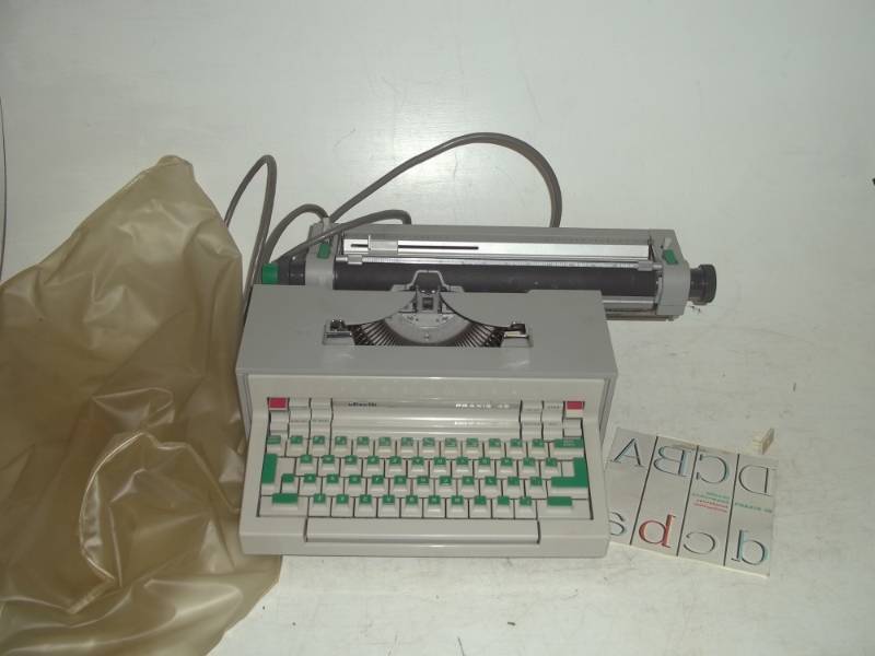 lot 273 image: Olivtti praxis 48 typewriter