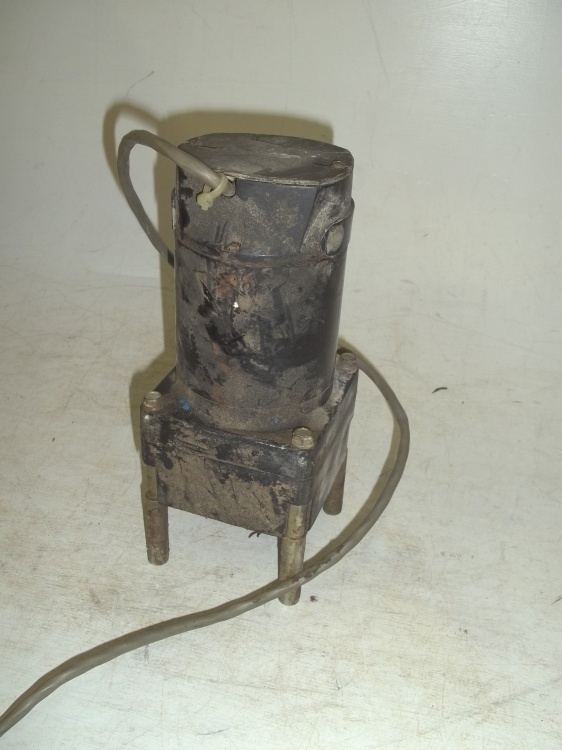 lot 281 image: 8 rpm 13 volt electric 12 hp motor