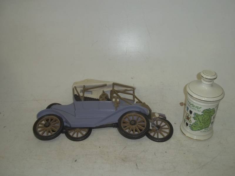 lot 289 image: Wieltzel weller whiskey jug and 1970s model T wall art