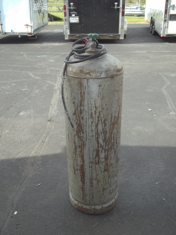 lot 292 image: 100 pound propane tank with regulator