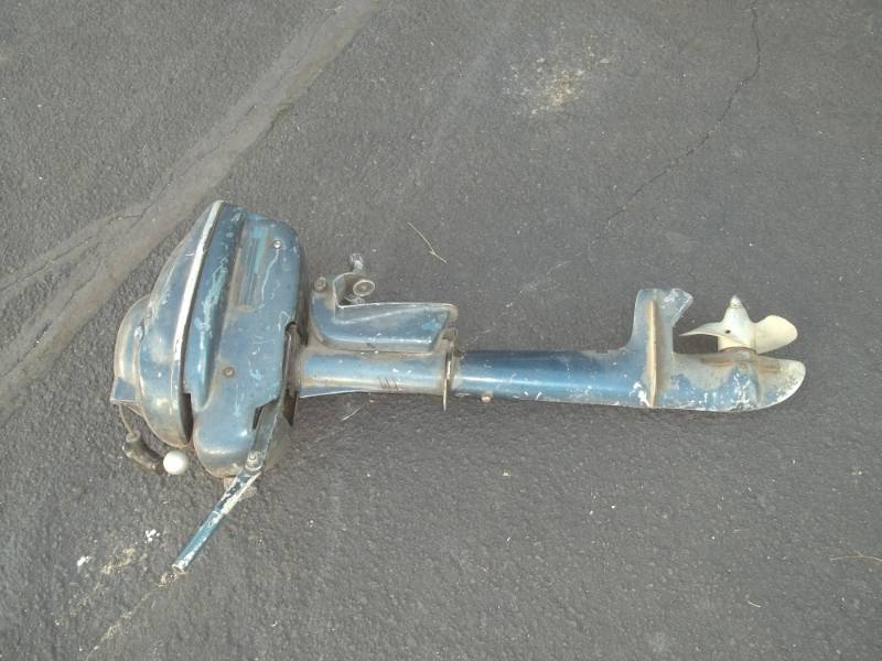 lot 300 image: Vintage Evinrude Boat Motor