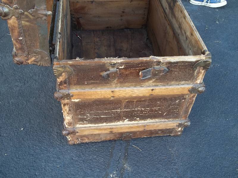 lot 299 image: Vintage Trunk