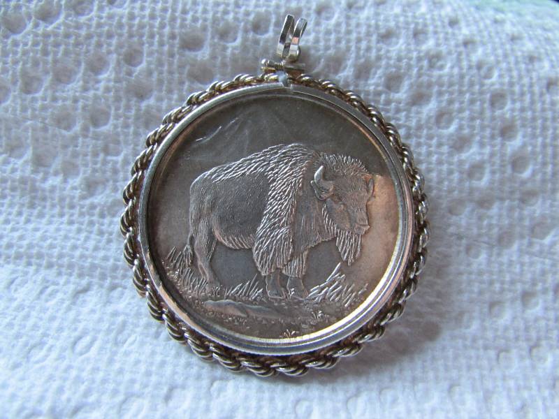 1 OZ .999 FINE SILVER BUFFALO ROUND...