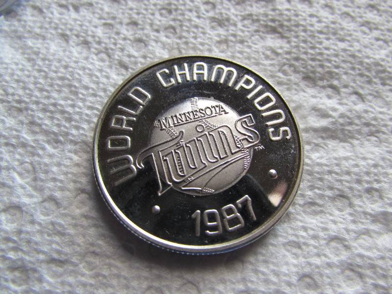 1 OZ .999 FINE SILVER MN TWINS 1987...