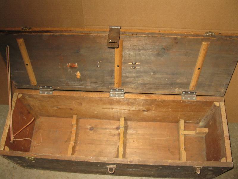 Large wooden toolshipping box
