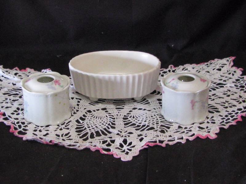 lot 16 image: Pottery