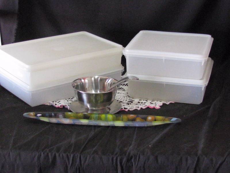 lot 17 image: Tupperware