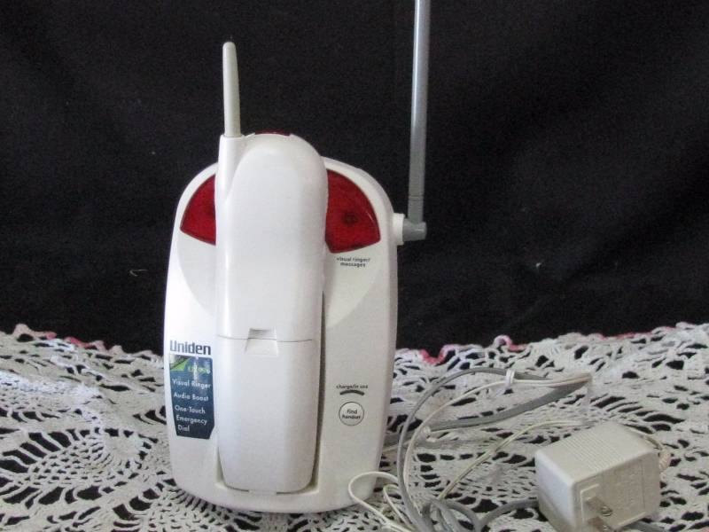 lot 18 image: Uniden Telephone