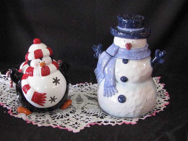 lot 24 image: Cookie JarCandle Holder