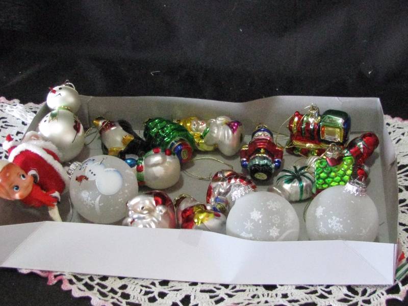 lot 36 image: Tree Ornaments