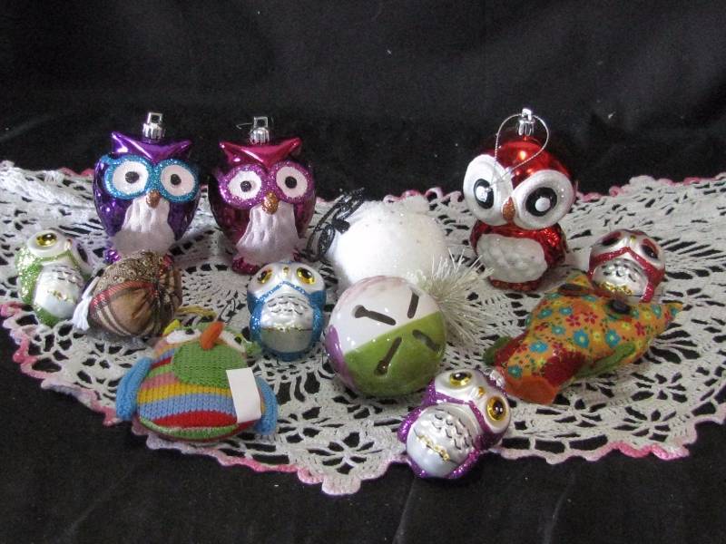lot 39 image: Tre Ornaments