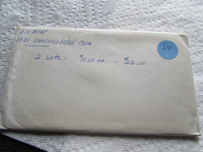 1981 P&D US MINT SET, W SBA DOLLARS