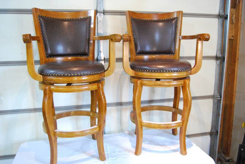 lot 1 image: Big Mans Bar Stools