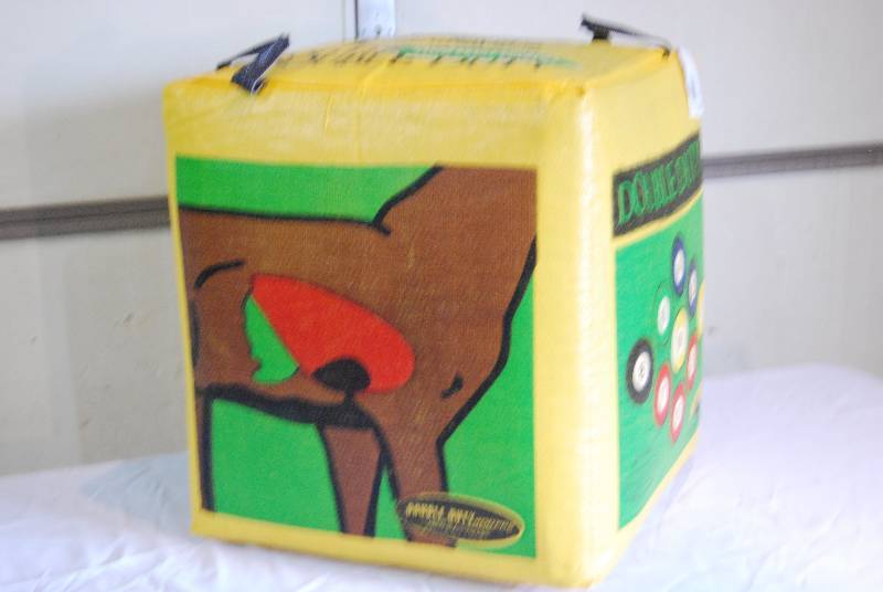 lot 19 image: Archery Target