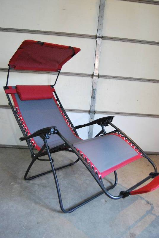 lot 24 image: Lounge Chair