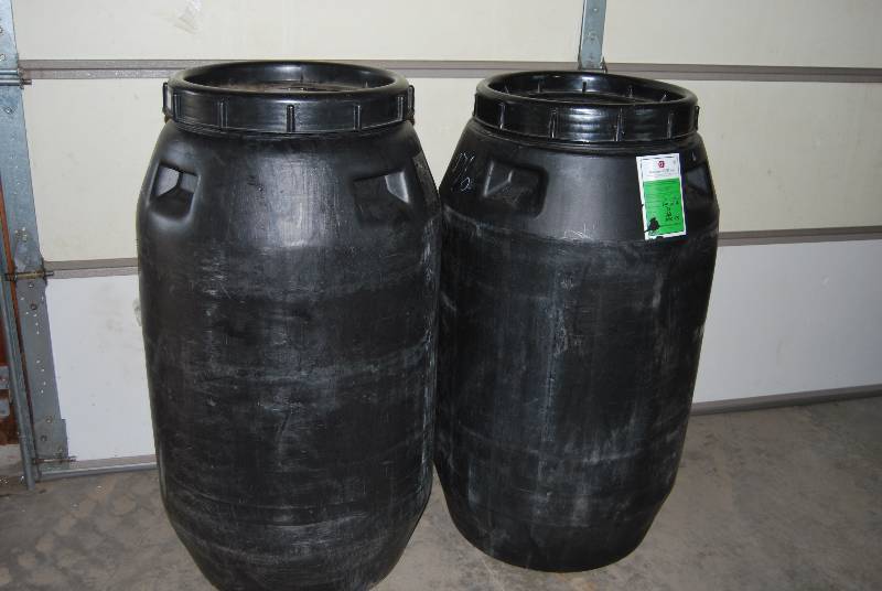 lot 37 image: Military Barrels