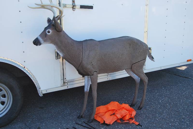 lot 60 image: Deer Decoy