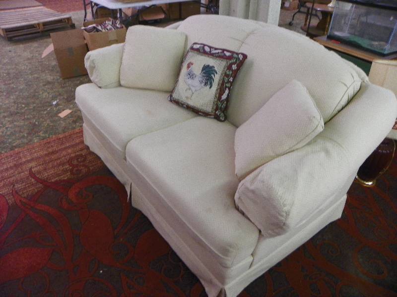 lot 72 image: Love Seat and pillows