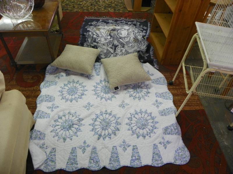 lot 73 image: Pillows, blanket and quilt