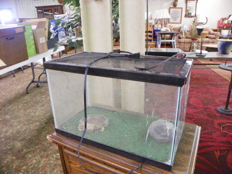 lot 74 image: Aquarium