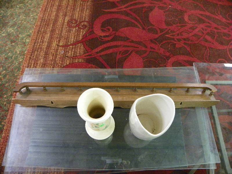 lot 112 image: wood shelf and two vases
