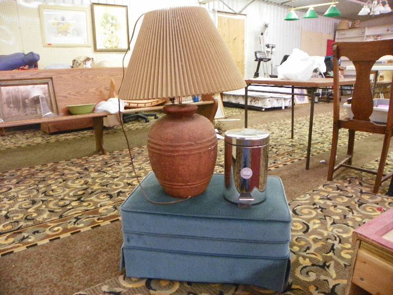 lot 122 image: foot stool, table lamp and small trash can
