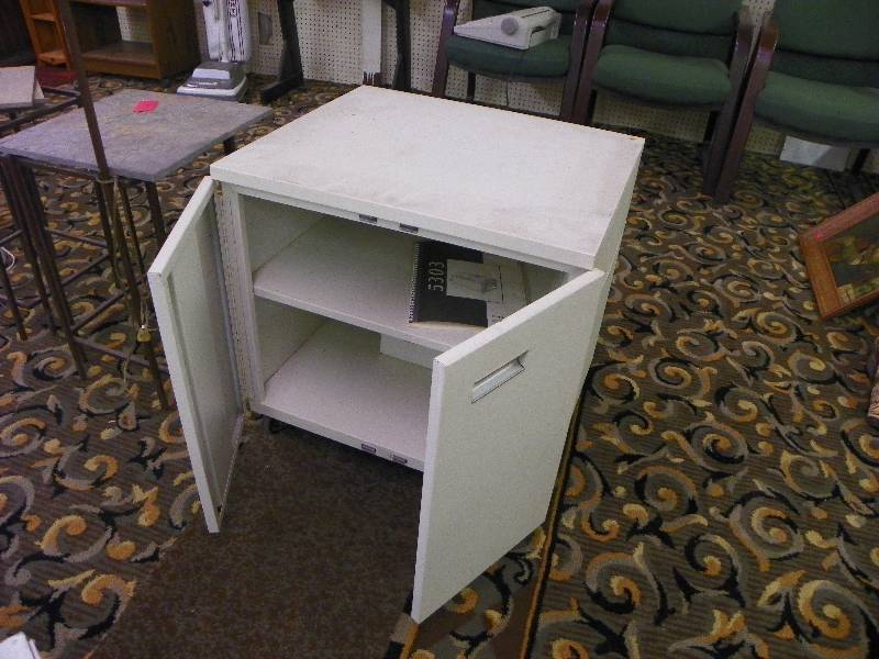 lot 123 image: metal cabinet on wheels