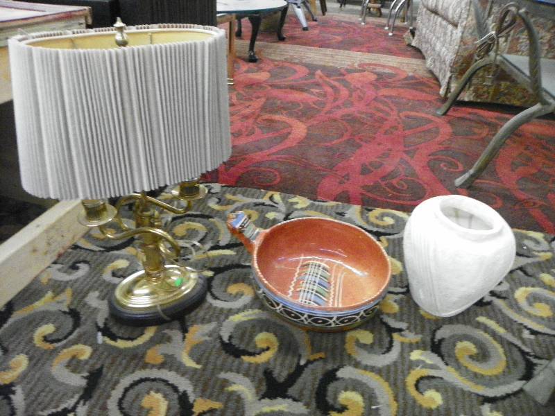 lot 126 image: small desk lamp, decorative bowl and vase