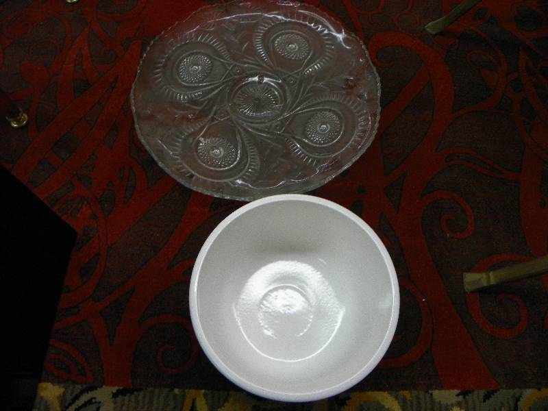lot 127 image: serving bowl and glass platter
