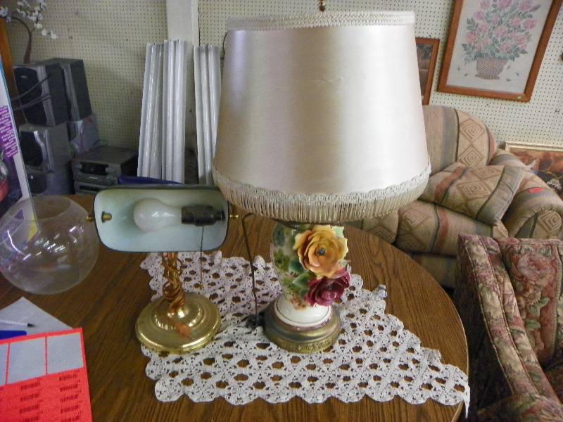 lot 133 image: table lamp and desk lamp